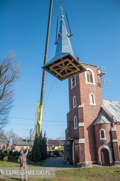 Montaż nowej kopuły trwał przeszło dwie godziny