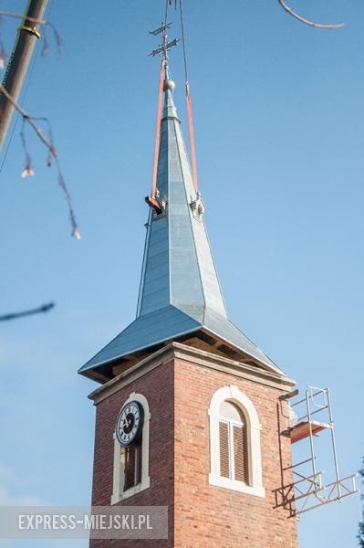 Montaż nowej kopuły trwał przeszło dwie godziny