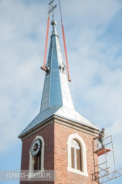 Montaż nowej kopuły trwał przeszło dwie godziny