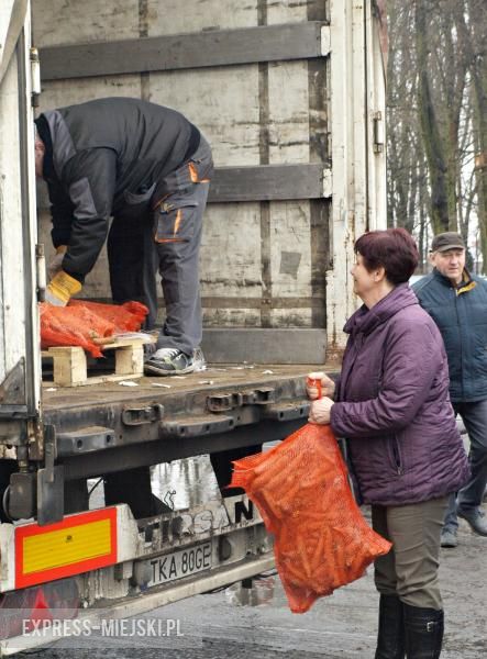 rozdali marchew w Lutyni