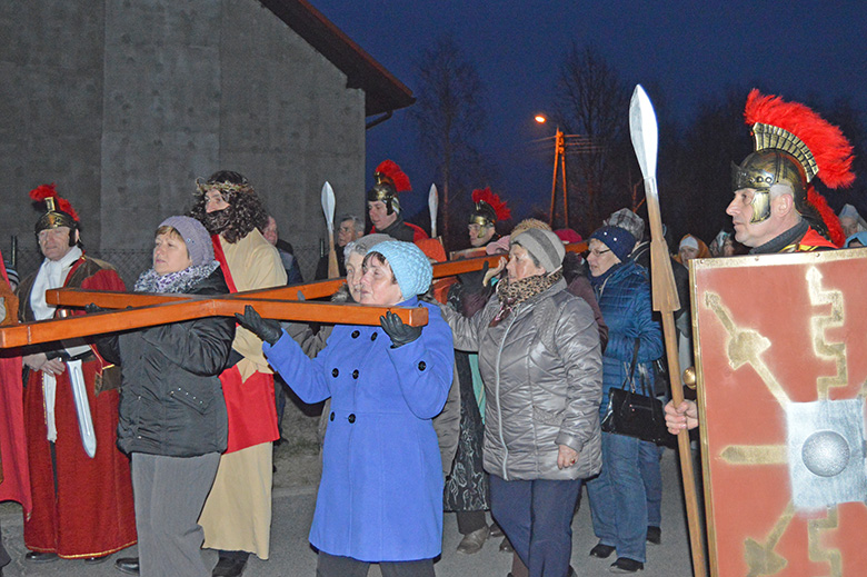 Droga krzyżowa ulicami Szczepanowa