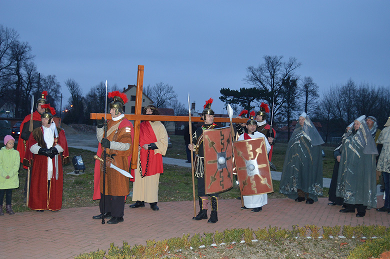 Droga krzyżowa ulicami Szczepanowa