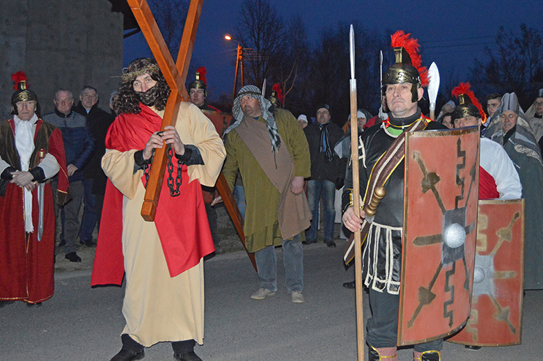 Droga krzyżowa ulicami Szczepanowa