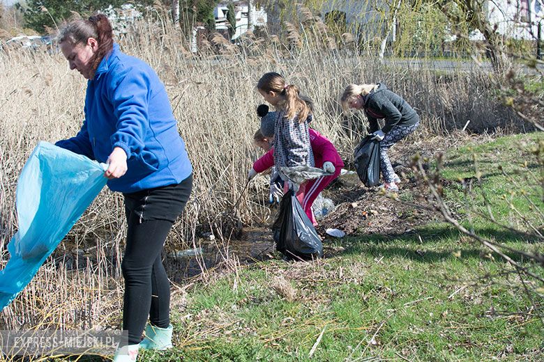 Uczestnicy sprzątania Juszczyna