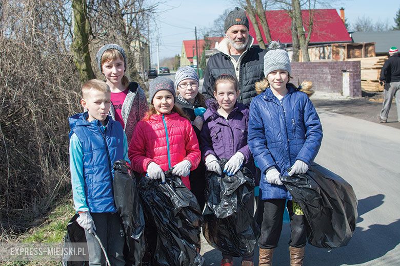 Uczestnicy sprzątania Juszczyna
