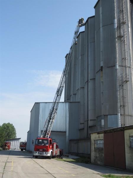 Ćwiczenia straż pożarnych w Ujeździe Górnym
