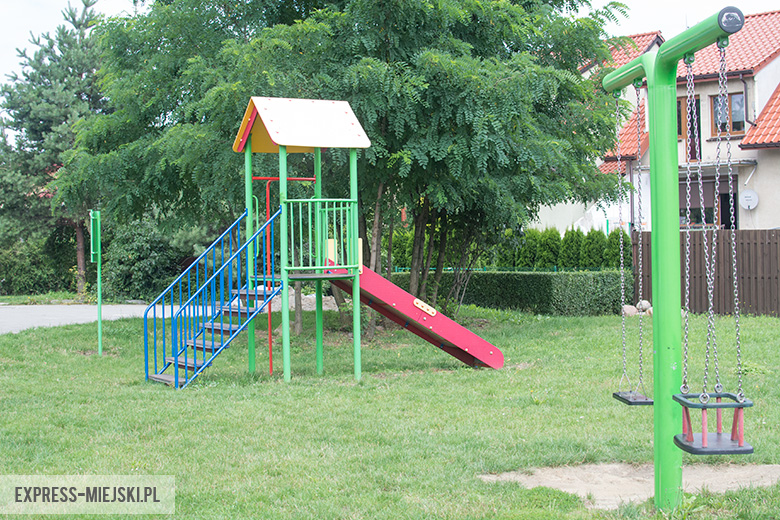 Plac zabaw na ul. Księżycowej w Środzie Śląskiej