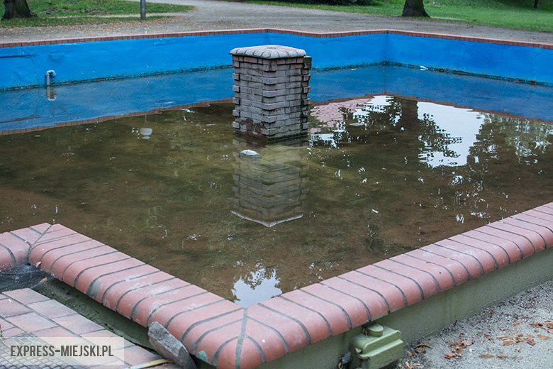 Fontanna w parku w Środzie Śląskiej