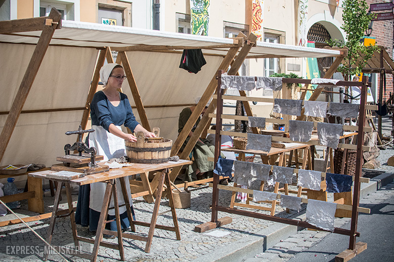 Niedziela - w Święto Wina w Mieście Skarbów