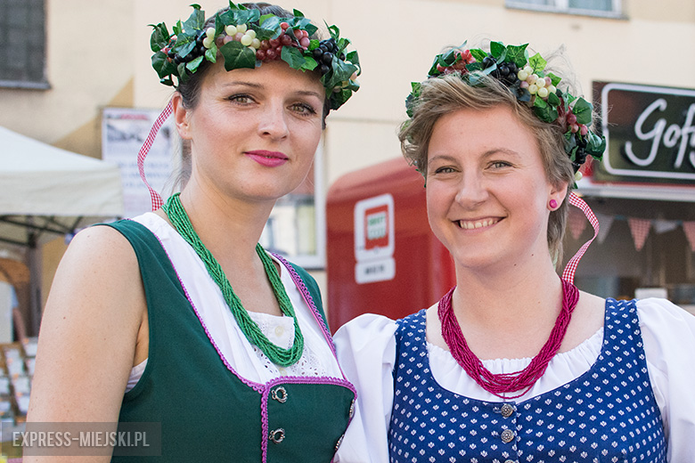 Niedziela - w Święto Wina w Mieście Skarbów