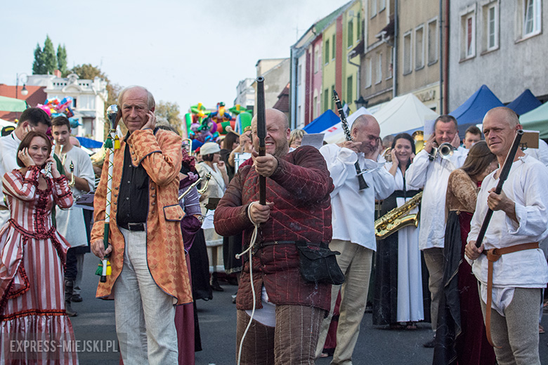 Niedziela - w Święto Wina w Mieście Skarbów