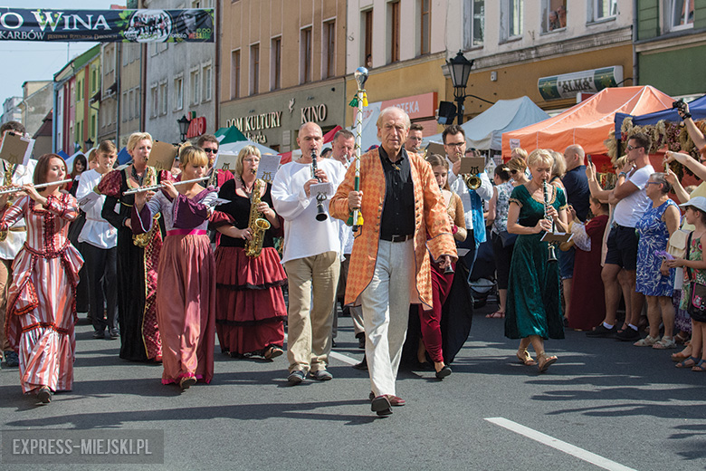 Niedziela - w Święto Wina w Mieście Skarbów