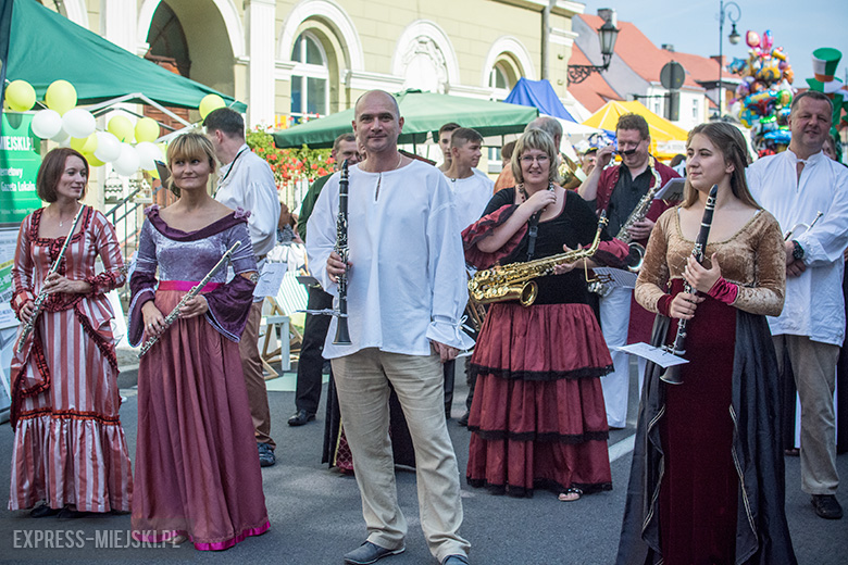 Niedziela - w Święto Wina w Mieście Skarbów