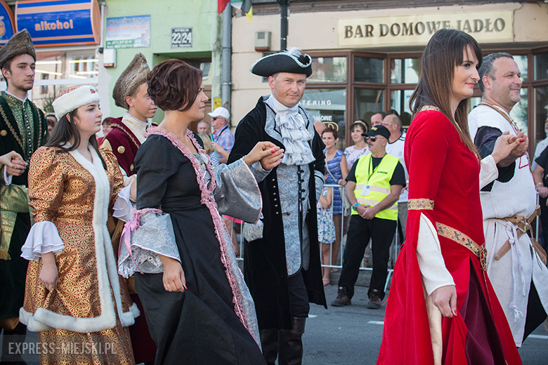 Niedziela - w Święto Wina w Mieście Skarbów