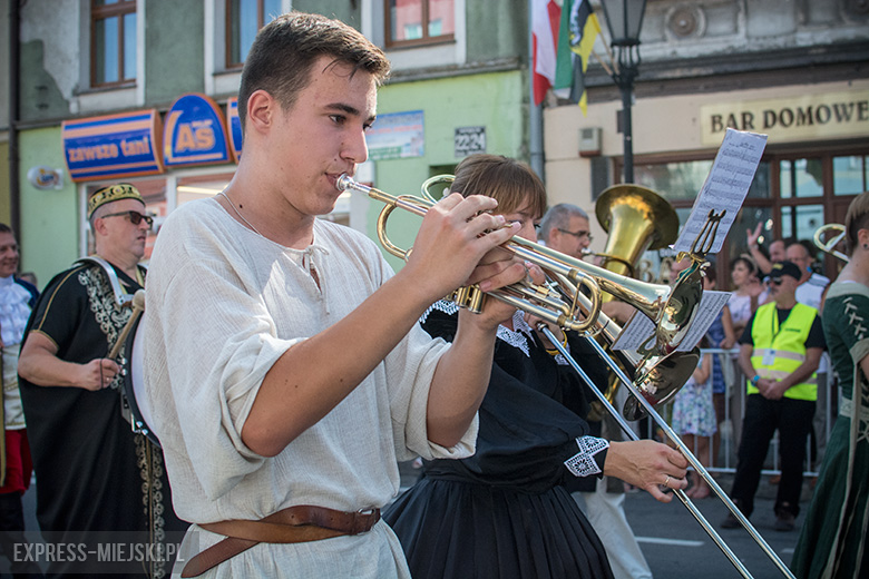 Niedziela - w Święto Wina w Mieście Skarbów