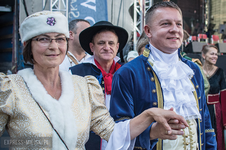 Niedziela - w Święto Wina w Mieście Skarbów