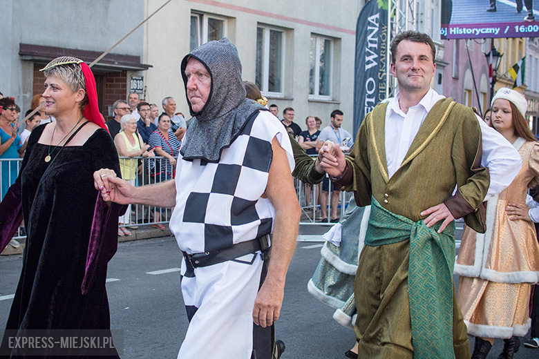 Niedziela - w Święto Wina w Mieście Skarbów