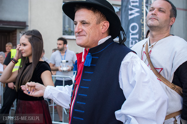 Niedziela - w Święto Wina w Mieście Skarbów