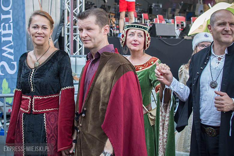 Niedziela - w Święto Wina w Mieście Skarbów