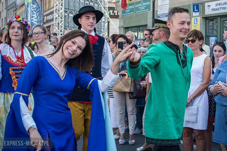 Niedziela - w Święto Wina w Mieście Skarbów