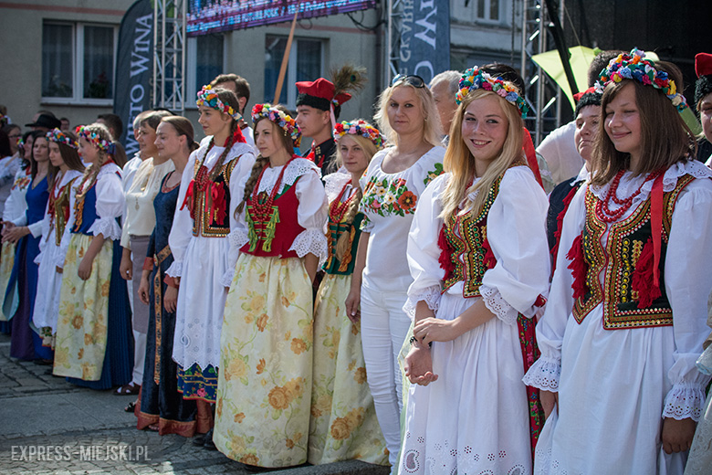 Niedziela - w Święto Wina w Mieście Skarbów