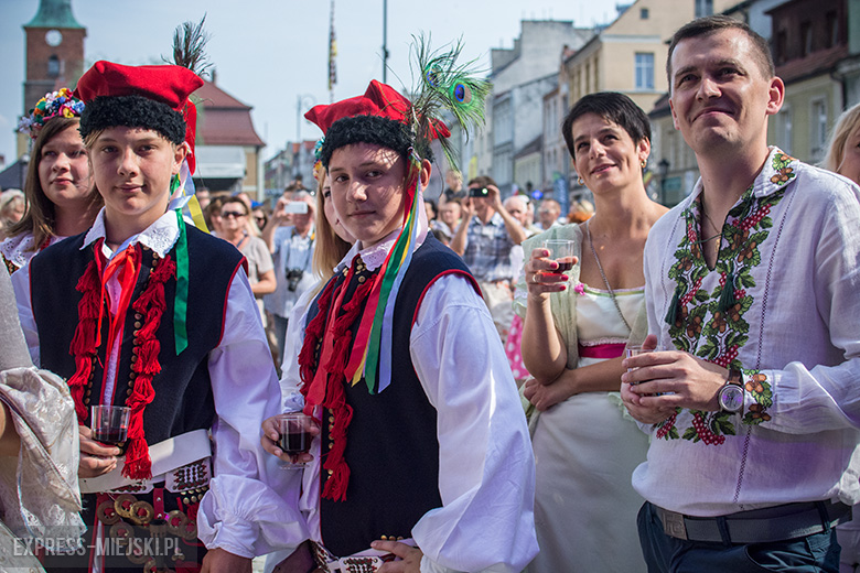 Niedziela - w Święto Wina w Mieście Skarbów