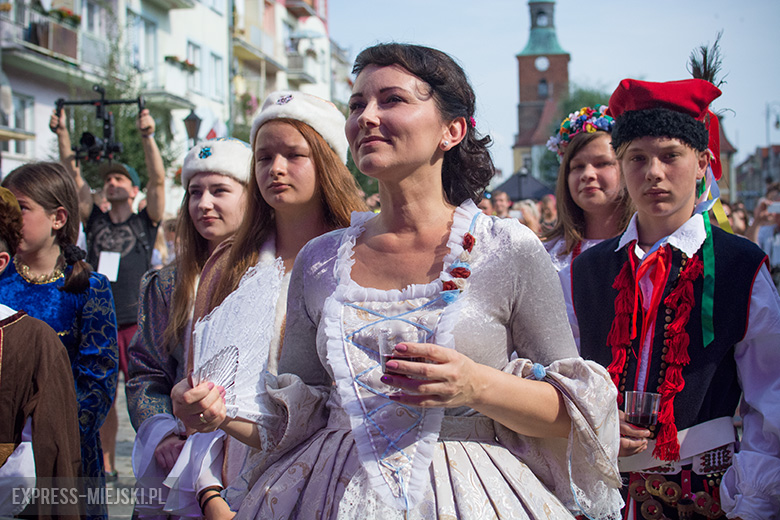 Niedziela - w Święto Wina w Mieście Skarbów