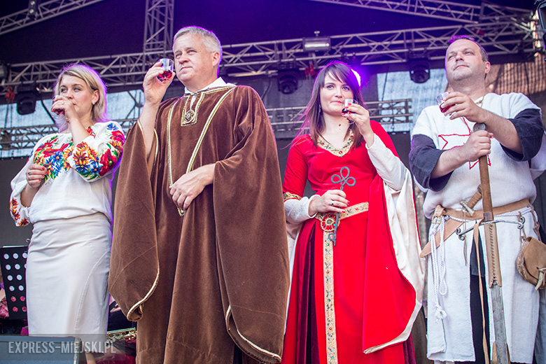 Niedziela - w Święto Wina w Mieście Skarbów