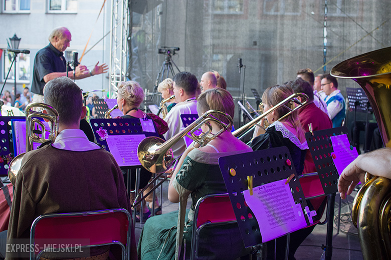 Niedziela - w Święto Wina w Mieście Skarbów