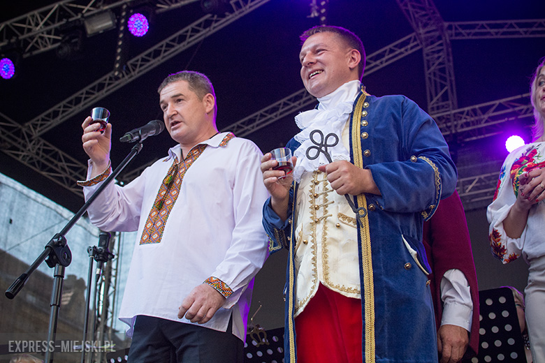 Niedziela - w Święto Wina w Mieście Skarbów