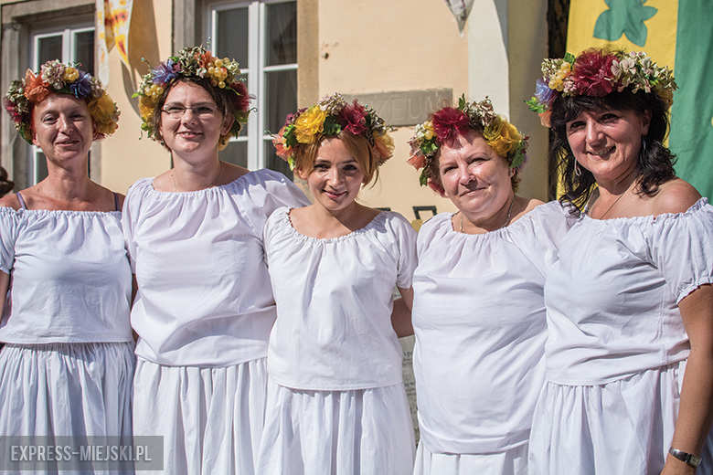 Niedziela - w Święto Wina w Mieście Skarbów