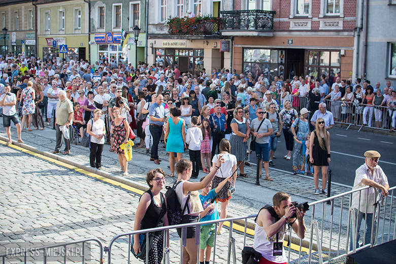 Niedziela - w Święto Wina w Mieście Skarbów