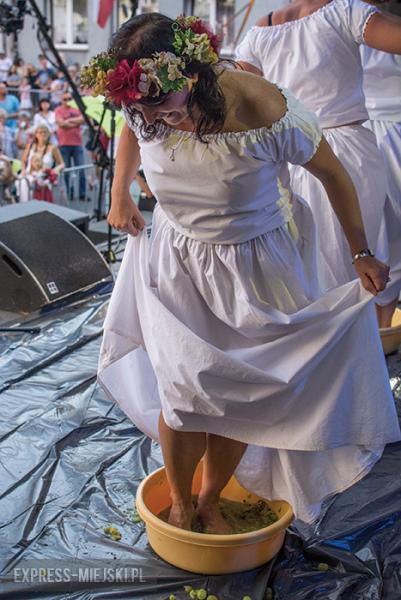 Niedziela - w Święto Wina w Mieście Skarbów