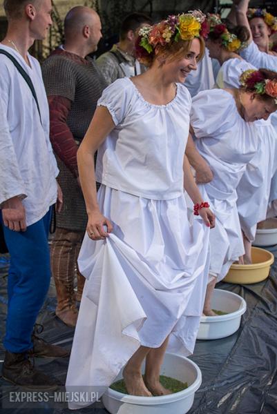 Niedziela - w Święto Wina w Mieście Skarbów