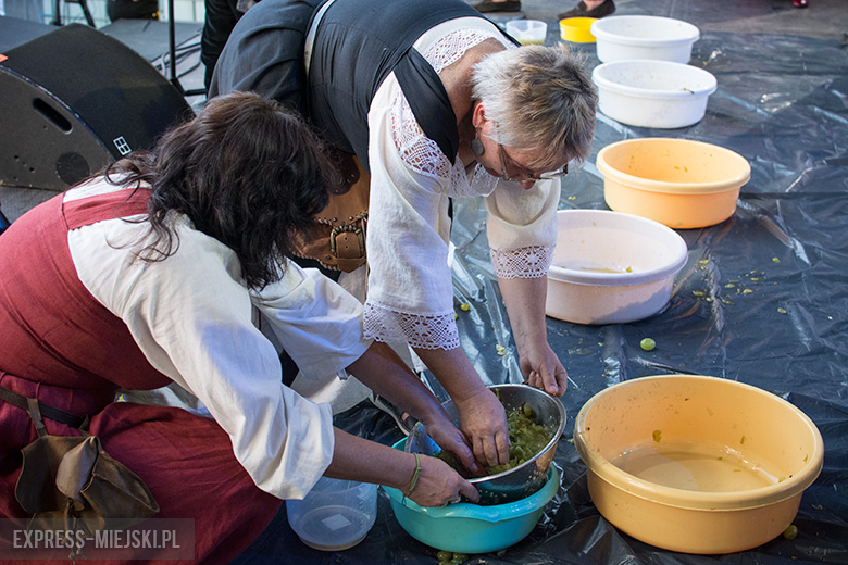 Niedziela - w Święto Wina w Mieście Skarbów