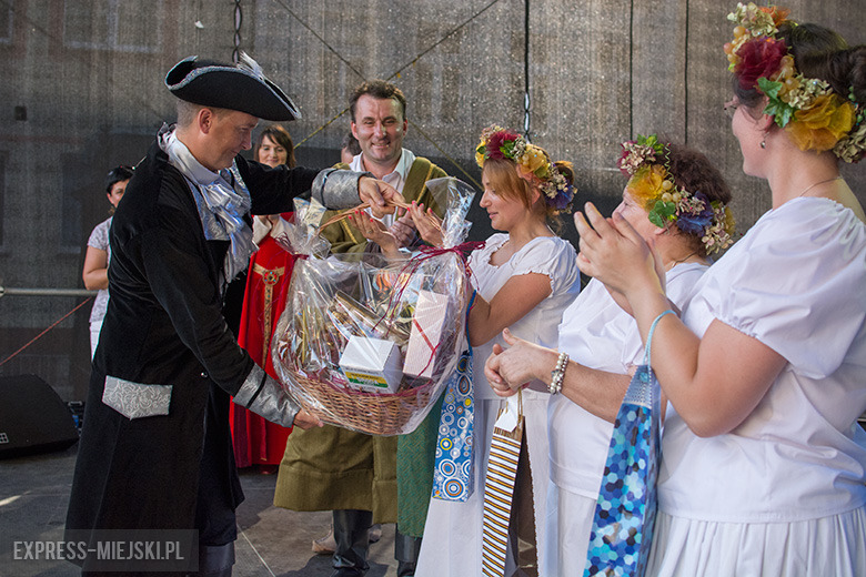 Niedziela - w Święto Wina w Mieście Skarbów