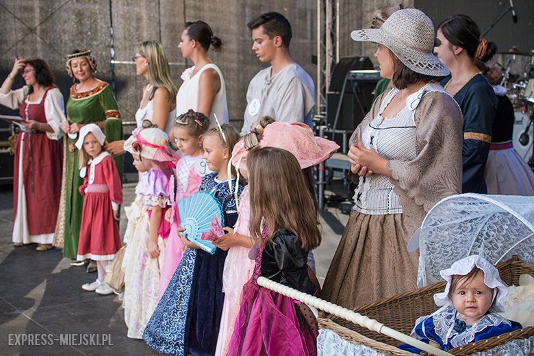 Niedziela - w Święto Wina w Mieście Skarbów