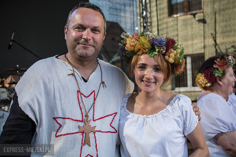 Niedziela - w Święto Wina w Mieście Skarbów