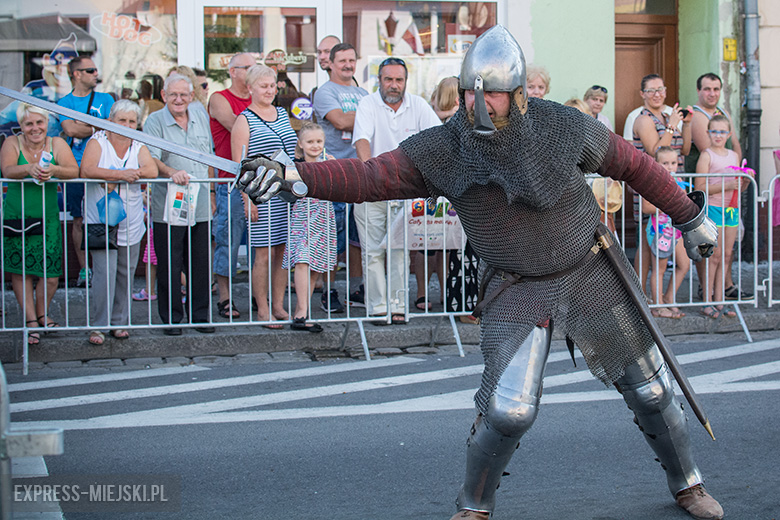 Niedziela - w Święto Wina w Mieście Skarbów