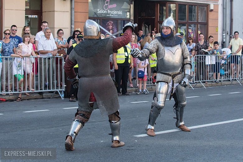 Niedziela - w Święto Wina w Mieście Skarbów