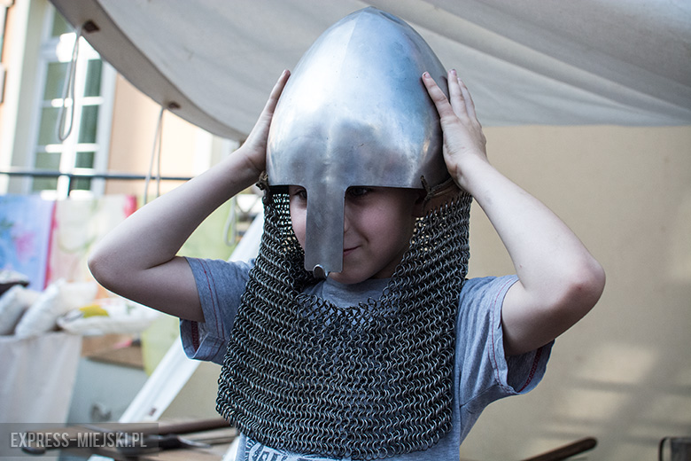 Niedziela - w Święto Wina w Mieście Skarbów