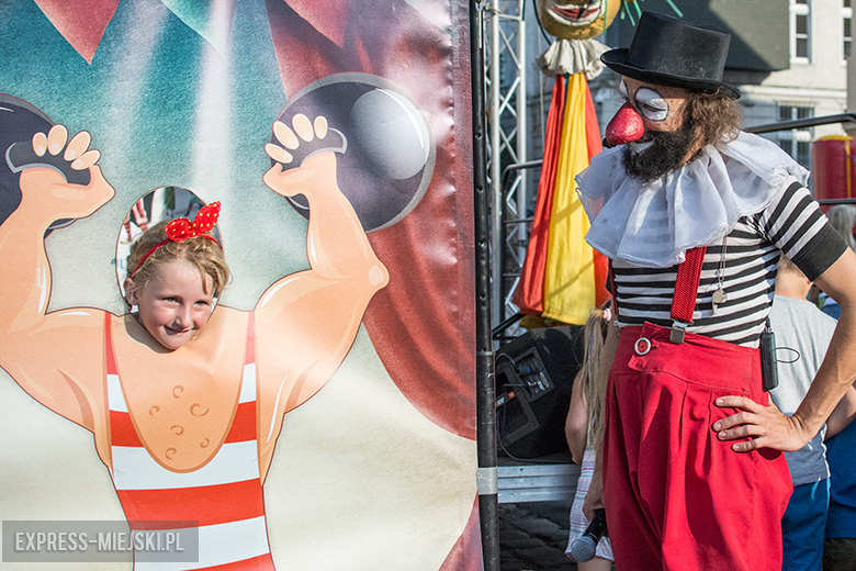 Niedziela - w Święto Wina w Mieście Skarbów