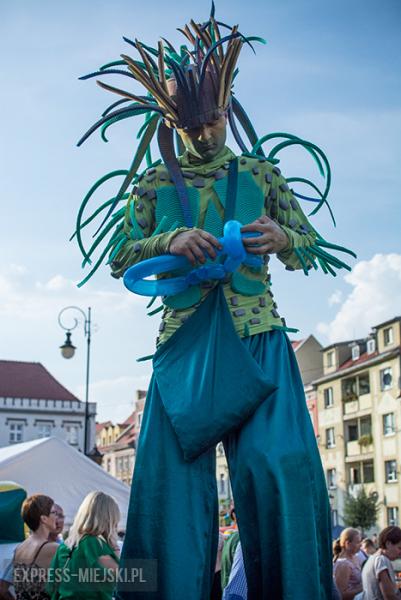 Niedziela - w Święto Wina w Mieście Skarbów