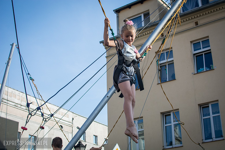 Niedziela - w Święto Wina w Mieście Skarbów