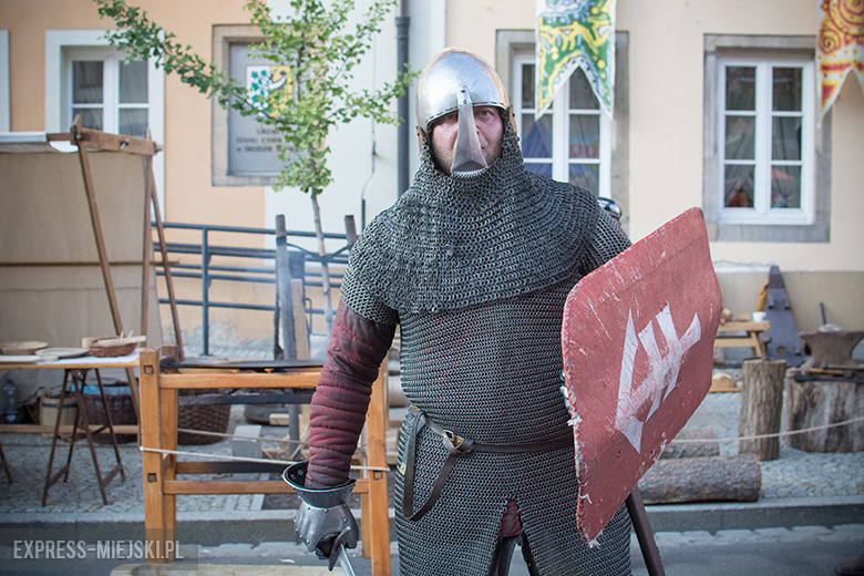 Niedziela - w Święto Wina w Mieście Skarbów