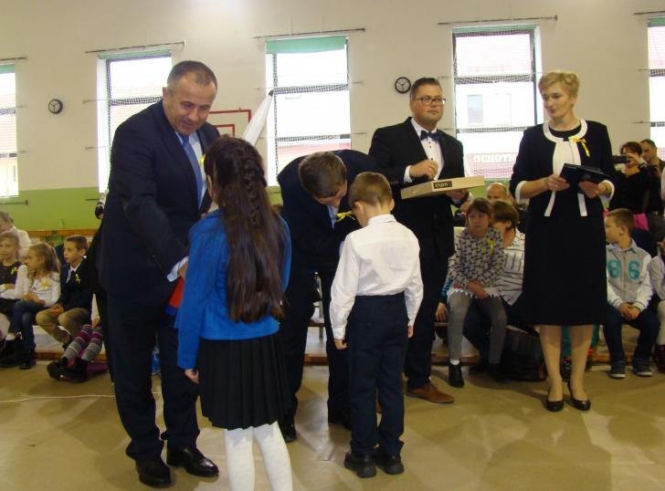 Uroczystości w szkole w Lutyni
