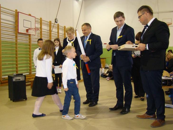 Uroczystości w szkole w Lutyni