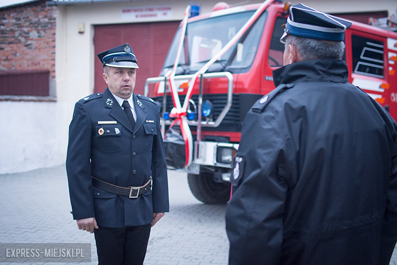 Przekazanie wozu strażackiego