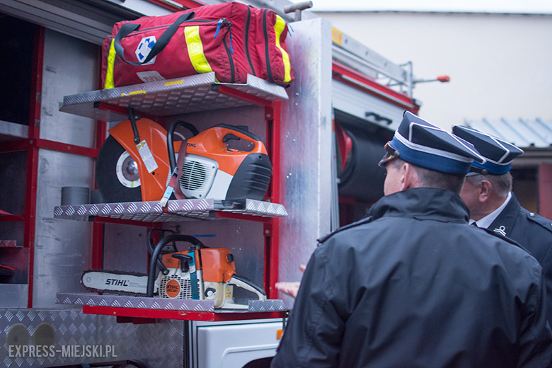 Przekazanie wozu strażackiego