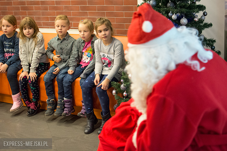 Mikołaj w bibliotece